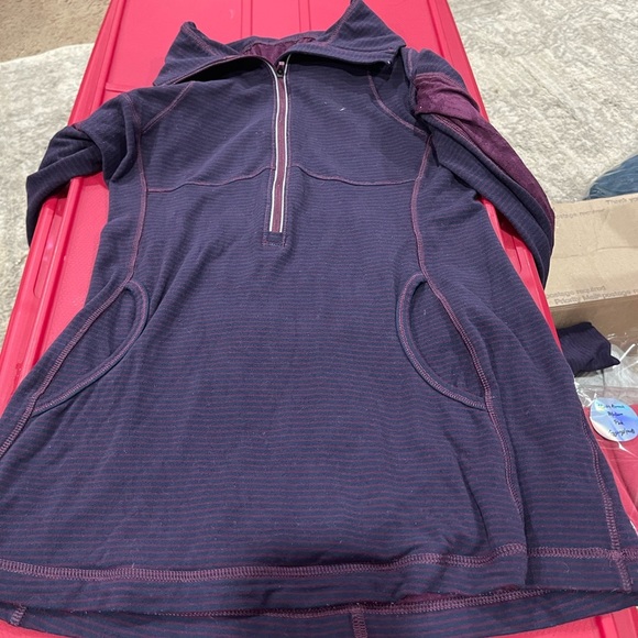 lululemon 4-6 Purple Women's Jacket. Pockets , zipper in back.Xmas gift 🎁 - Picture 3 of 10